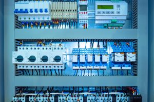 convertisseurs de tension et normes électriques que savoir